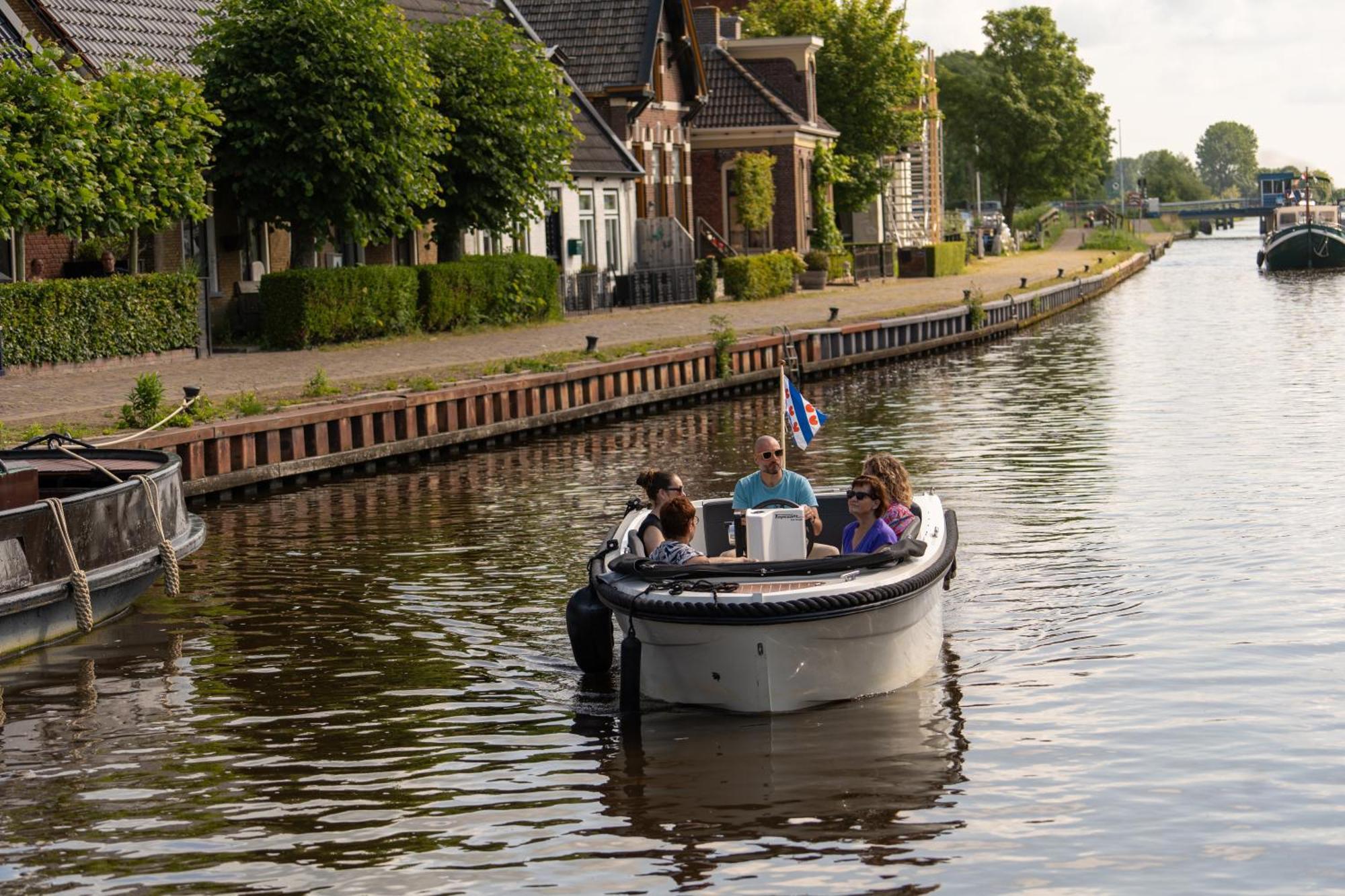 Waterdorp Burdaard Hotel Birdaard Exterior photo